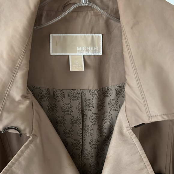 Michael Kors beige trench coat - Picture 4 of 8